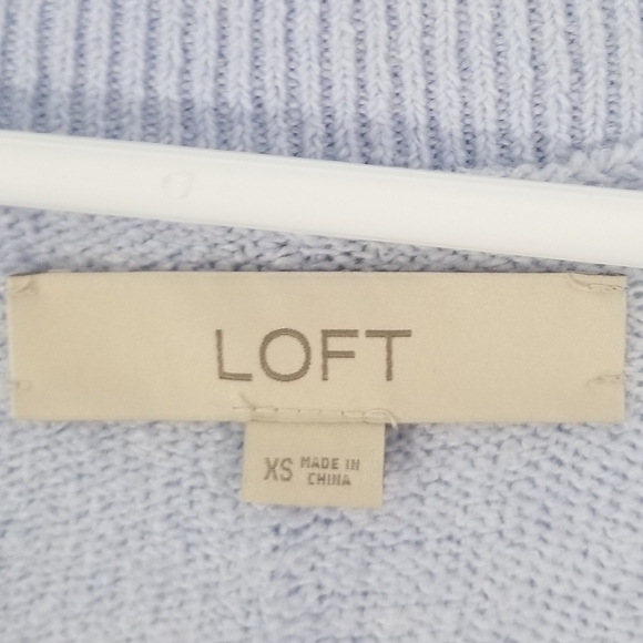 Loft Sweater. V-Neck. Oversized. Side Slits. Ribbed Trim. Soft and Stretchy. XS. - Picture 6 of 9